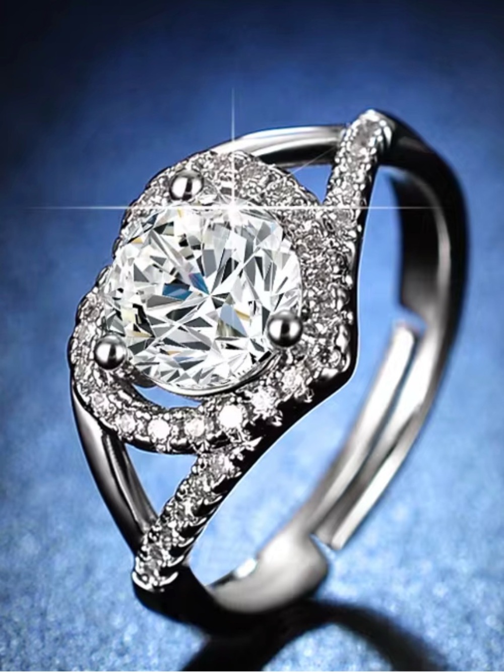 Brilliant Round-Cut Silver Halo Ring - Clear Crystal